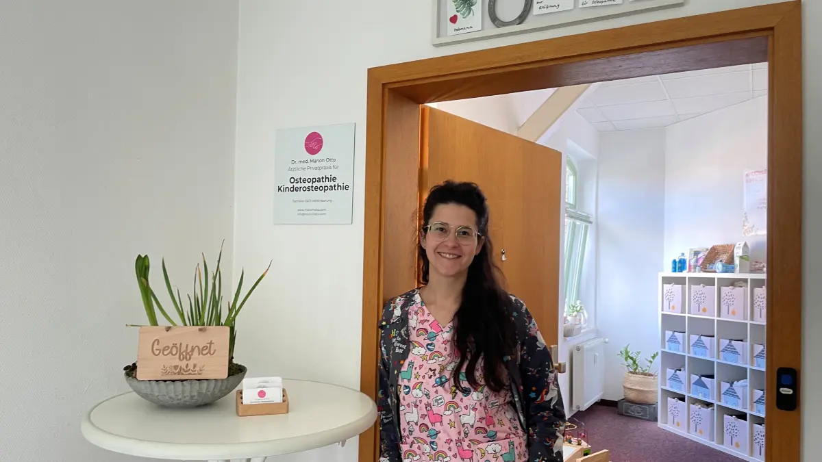 Dr. Marion Otto zieht mit ihrer Praxis für Osteopathie und Kinderosteopathie in der Friedrichpassage um. Genaueres zum Tag der offenen Tür.