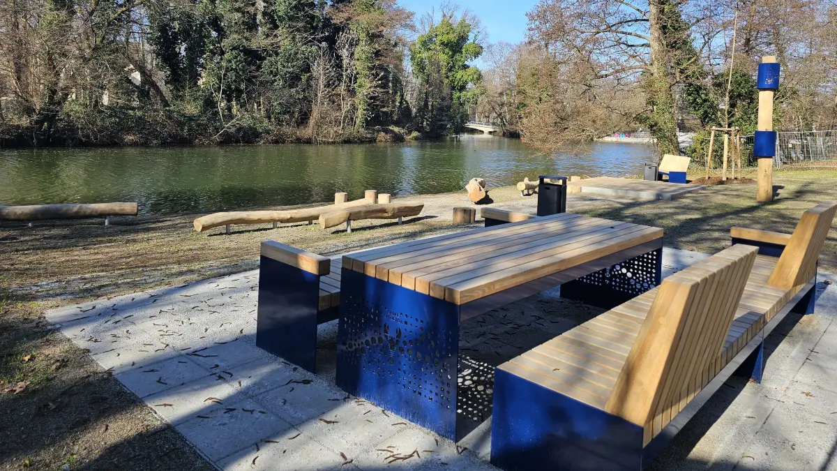 Neue Sitzbänke an der Spree in Sandow. Wann können Cottbuser hier Platz nehmen?