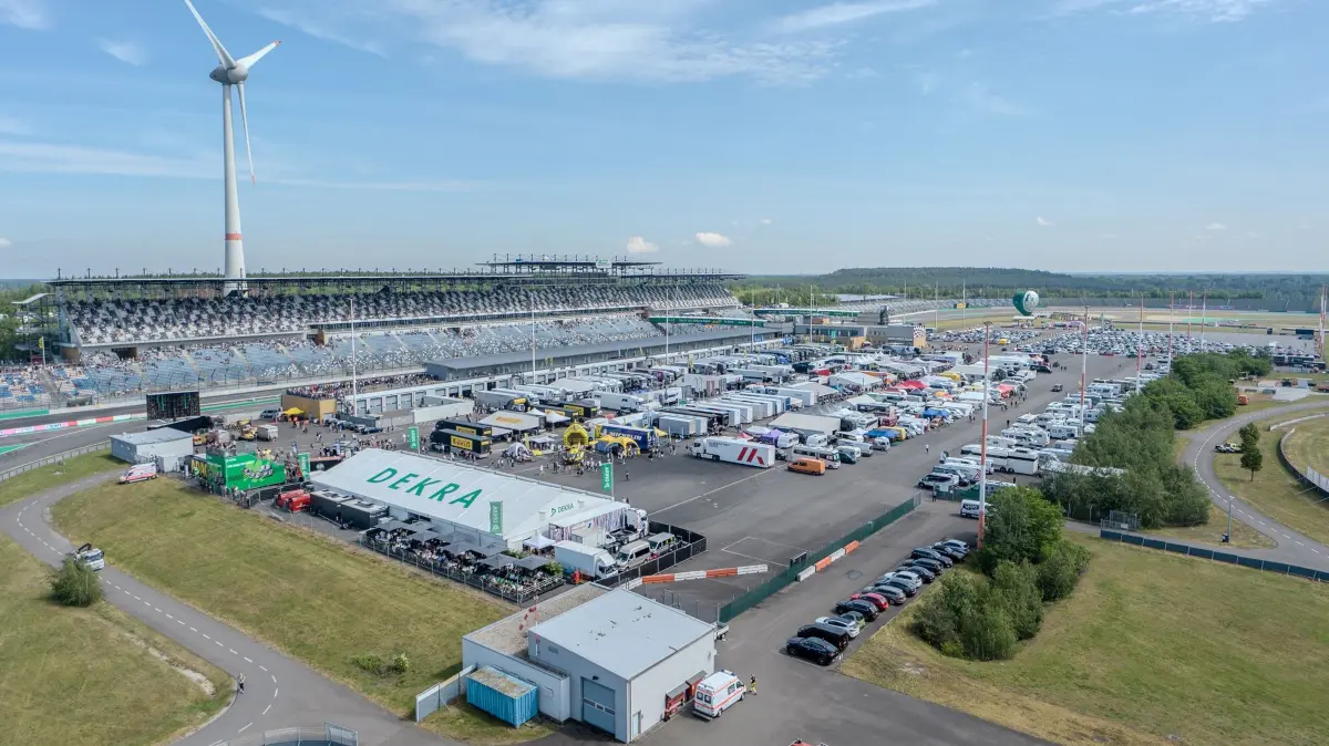 Der Dekra-Lausitzring hat seinen Veranstaltungskalender veröffentlicht. Nicht nur Fans von Motorsport können jetzt planen. Beim DTM-Wochenende im Juni wird das Fahrerlager bei Klettwitz wieder gut gefüllt sein.