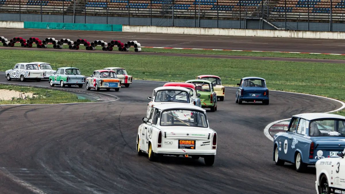 Zum zweiten Mal gibt es in diesem Jahr das Event „Eens zu Fuffzsch am Ring“, unter anderem mit dem Trabbi-Langstreckentest.