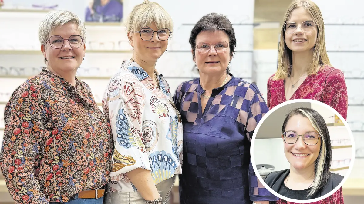 Das Team von Augenoptik Kossack: Silke Toberna, Sabine Kossack, Grit Netzker-Pohl, Denise Raschemann (v.l.n.r.). Groß ist die Freude, dass ab sofort Augenoptikmeisterin Bianca Kluge (kl. Bild) als neue Mitarbeiterin das kompetente Optik-Team unterstützt.