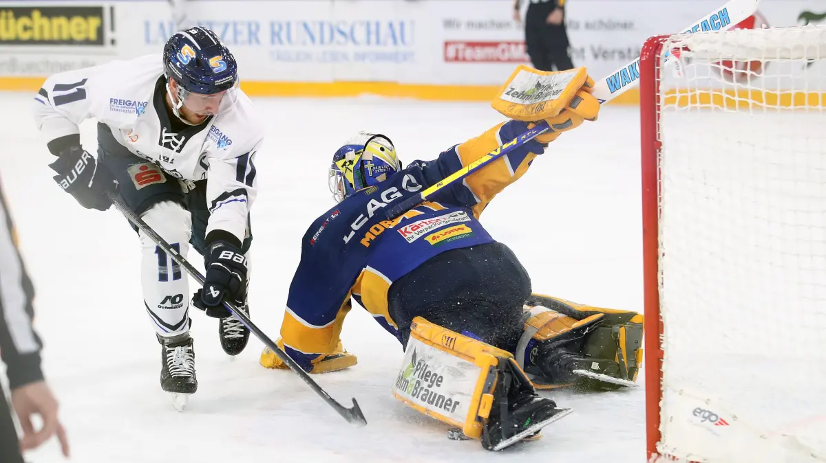Lausitzer Fuechse vs. Kassel Huskies: 20.03.2026, Weisswasser, Lausitzer Fuechse vs. Kassel Huskies
Jake Weidner (11, Kassel Huskies), Anthony Morrone (31, Lausitzer Fuechse)