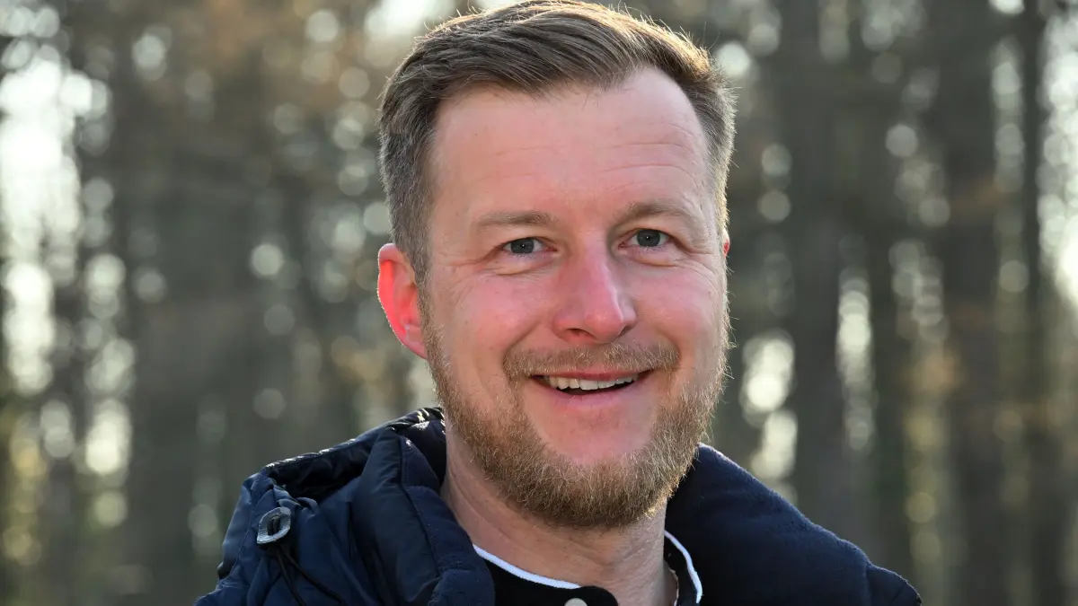 Martin Heusler (CDU) hat gut Lachen: In der Stichwahl um das Amt des Landrates in Spree-Neiße kann er sich gegen Christine Beyer (AfD) knapp behaupten.