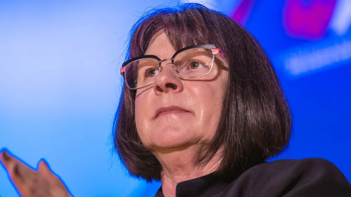 AfD-Wahlkampf zur Landratswahl Spree-Neiße: 19.03.2026, Brandenburg, Groß Kölzig: Christine Beyer (AfD), Kandidatin zur Landratswahl im Landkreis Spree-Neiße, nimmt an einer Wahlkampfveranstaltung der AfD zur Wahl des Landrates im Spree-Neiße-Kreis teil. Die Stichwahl zwischen dem Kandidaten der CDU und der Kandidatin der AfD findet am 22.03.2026 statt. (zu dpa: «CDU gewinnt Landratswahl in Spree-Neiße knapp vor AfD») Foto: Frank Hammerschmidt/dpa +++ dpa-Bildfunk +++