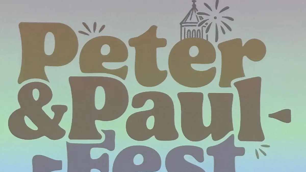 So sieht das neue Logo für das Senftenberger Peter-und-Paul-Fest aus. Die Turmspitze der Peter-und-Paul-Kirche wurde darin integriert.