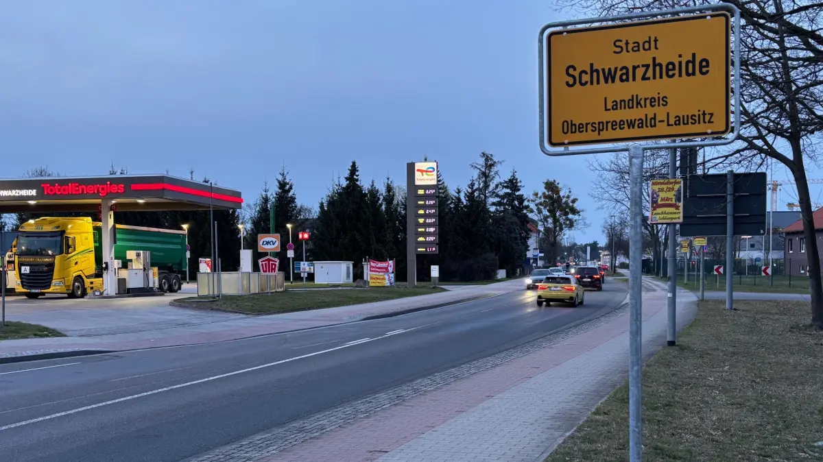 Die L55 in Schwarzheide wird sich noch in diesem Jahr in eine Baustelle verwandeln. Wann genau, kann der Landesbetrieb Straßenwesen derzeit noch nicht sagen.