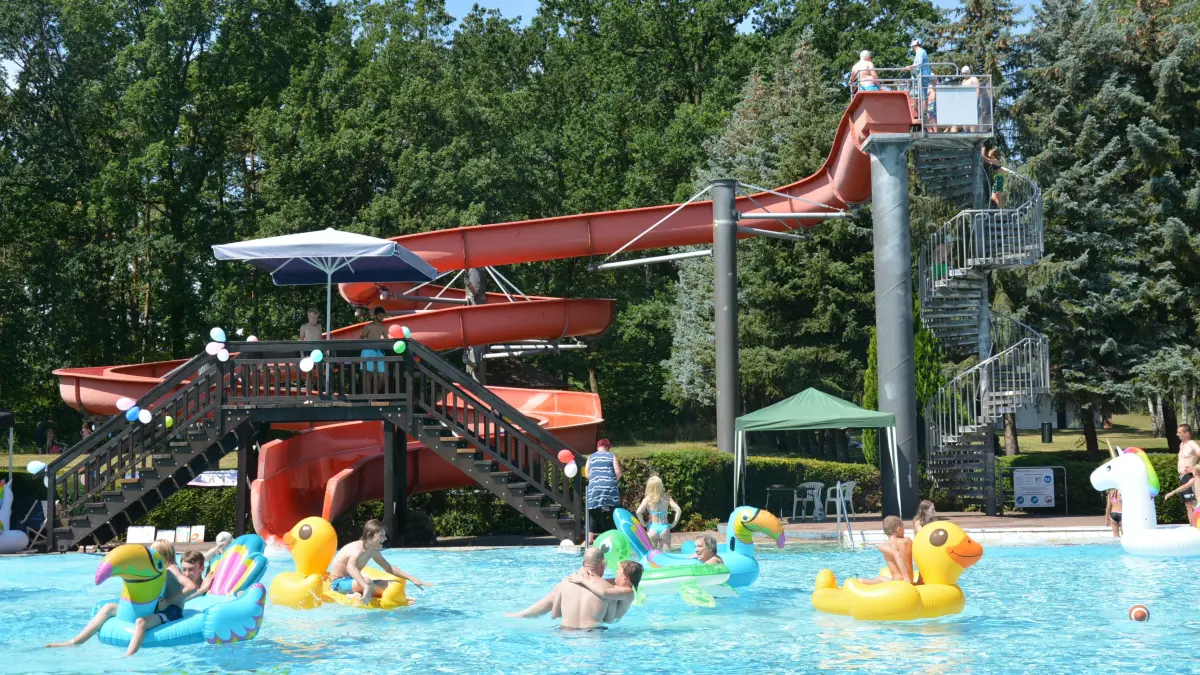Das Freibad Kochsagrund in Spremberg. Hier steht der Wasserspaß ganz hoch im Kurs. Auch mit neuen Preisen zur Badesaison 2026?