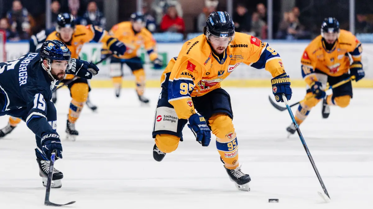 -15- Luca Münzenberger (EC Kassel Huskies)
-95- Markus Freis (Lausitzer Füchse)