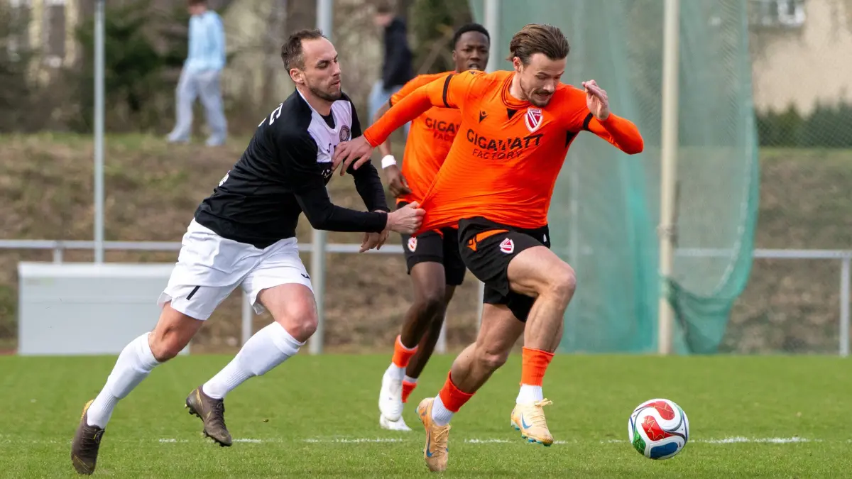 Landespokal Brandenburg (AF) BSC Preußen 07 - Energie Cottbus 2025/26: Fußball, Herren, Saison 2025/2026, Brandenburger Landespokal (Halbfinale), BSC Preußen 07 - FC Energie Cottbus, v. l. Christopher Schulze (BSC Preußen 07 Blankenfelde-Mahlow), Henry Rorig (Energie Cottbus), 28.03.2026, Foto: Matthias Koch