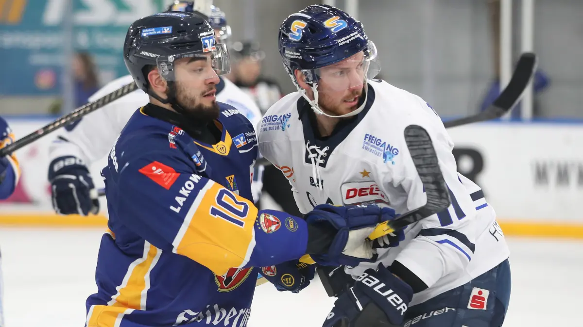 Lausitzer Fuechse vs. Kassel Huskies: 29.03.2026, Weisswasser, Lausitzer Fuechse vs. Kassel Huskies
Georgiy Saakyan (10, Lausitzer Fuechse), Jake Weidner (11, Kassel Huskies)