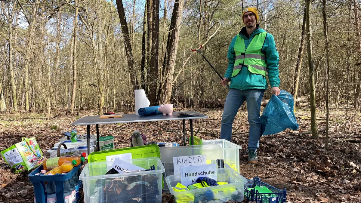 Sammelaktion in Königs Wusterhausen: Christopher Vogel von der Abfallstreife sammelt seit Jahren Müll. Die nächste Sammelaktion ist etwas ganz Besonderes.