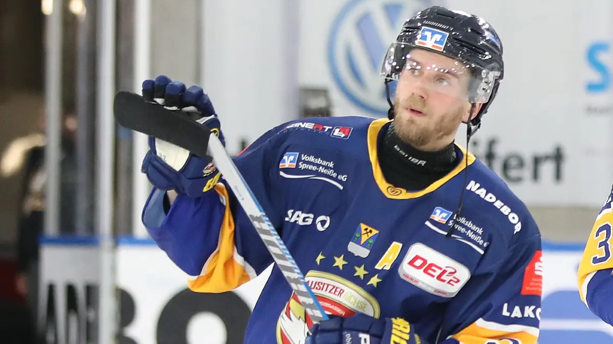 Lausitzer Fuechse vs. Kassel Huskies: 29.03.2026, Weisswasser, Lausitzer Fuechse vs. Kassel Huskies
Eric Valentin (22, Lausitzer Fuechse), Alexander Dosch (34, Lausitzer Fuechse)