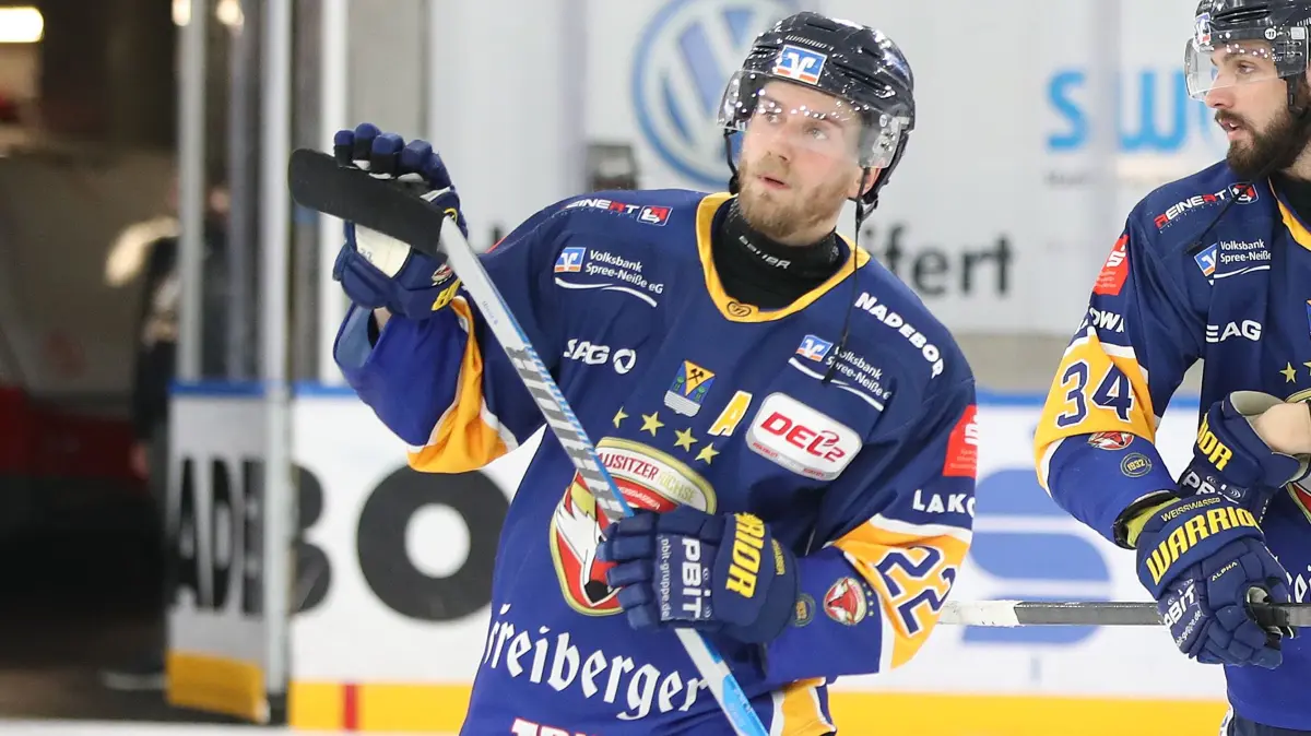 Lausitzer Fuechse vs. Kassel Huskies: 29.03.2026, Weisswasser, Lausitzer Fuechse vs. Kassel Huskies
Eric Valentin (22, Lausitzer Fuechse), Alexander Dosch (34, Lausitzer Fuechse)