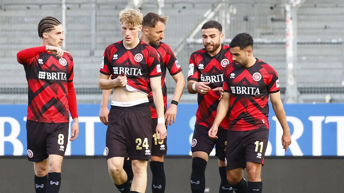 Fussball 3.Liga, SV Wehen Wiesbaden - TSV Havelse: 08.04.2026, xavx, Fussball 3.Liga, SV Wehen Wiesbaden - TSV Havelse v.l. Fatih Kaya SV Wehen Wiesbaden celebrate the goal, Der Torjubel zum 1:1 DFL/DFB REGULATIONS PROHIBIT ANY USE OF PHOTOGRAPHS as IMAGE SEQUENCES and/or QUASI-VIDEO Wiesbaden *** 08 04 2026, xavx, Fussball 3 Liga, SV Wehen Wiesbaden TSV Havelse v l Fatih Kaya SV Wehen Wiesbaden celebrate the goal, Der Torjubel zum 1 1 DFL DFB REGULATIONS PROHIBIT ANY USE OF PHOTOGRAPHS as IMAGE SEQUENCES and or QUASI VIDEO Wiesbaden