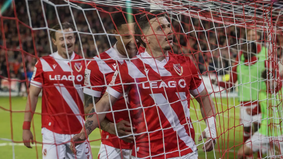 Erik Engelhardt (rechts) erzielte gegen 1860 München drei Tore für Energie Cottbus. Vor dem Spiel hielt er eine Ansprache in der Kabine.