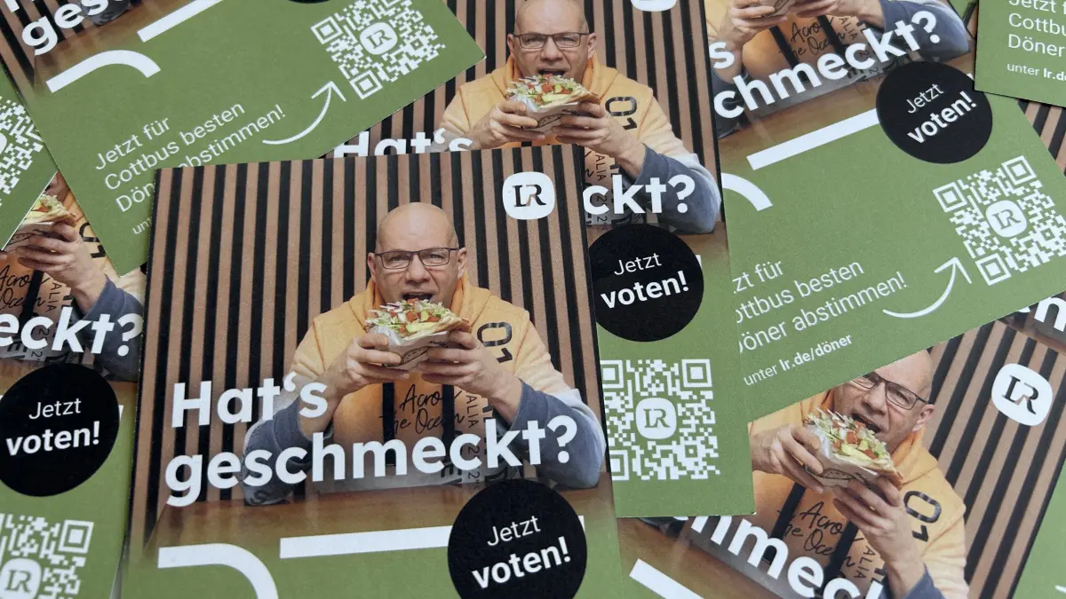 Dönertest in Cottbus: Diese Flyer liegen in jedem teilnehmenden Imbiss aus. Wählen Sie unter den zehn nominierten Lokalen Ihren Favoriten. Dazu einfach den QR-Code auf dem Flyer nutzen oder direkt über den Kurzlink im Artikel abstimmen.