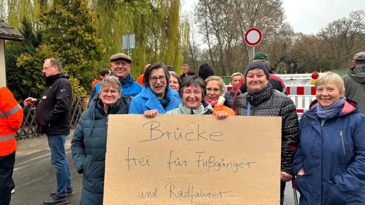 Einwohnerin angela Dorn hatte gleich eine grafische Unterstützung ihrer Forderung mit dabei.