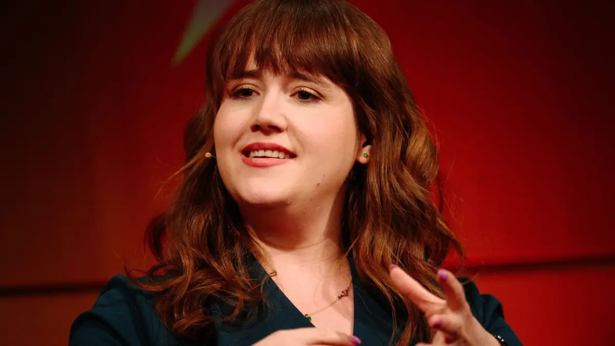 ARCHIV - 12.03.2026, Hamburg: Ricarda Lang (Bündnis 90/Die Grünen), Bundestagsabgeordnete und ehemalige Vorsitzende ihrer Partei, spricht während des Talk "STERN-STUNDE" mit dem Titel "Was kostet Haltung?" in der Körber-Stiftung. Lang hat nach eigener Aussage digitale Gewalt erlebt. (zu dpa: «Lang zu Erfahrung mit Deepfake-Porno: «Gefühl von Ohnmacht»») Foto: Gregor Fischer/dpa +++ dpa-Bildfunk +++