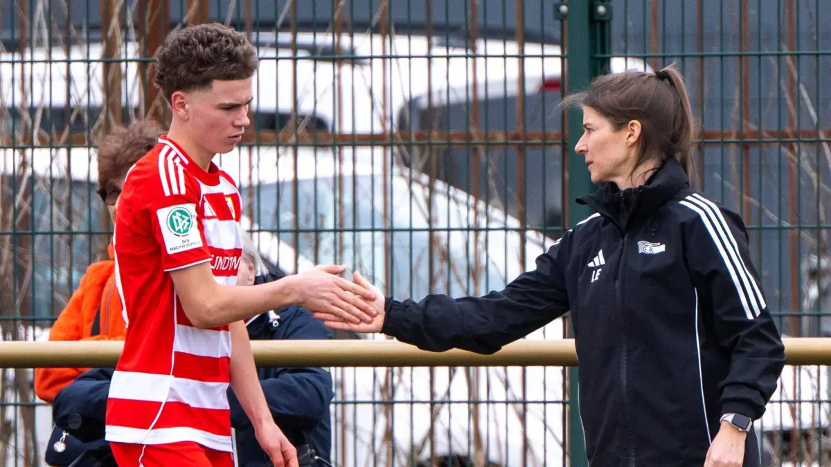 U19 BL HR 1. FC Union - 1. FC Nürnberg 2025/26: Fussball, A-Junioren, Saison 2025/2026, DFB-Nachwuchsliga (Hauptrunde Gruppe A, 6. Spieltag), 1. FC Union Berlin U19 - 1. FC Nürnberg U19, v. l. Linus Güther (U19, 1. FC Union Berlin), Trainerin Marie-Louise Eta (U19, 1. FC Union Berlin), 14.03. 2026, Foto: Matthias Koch