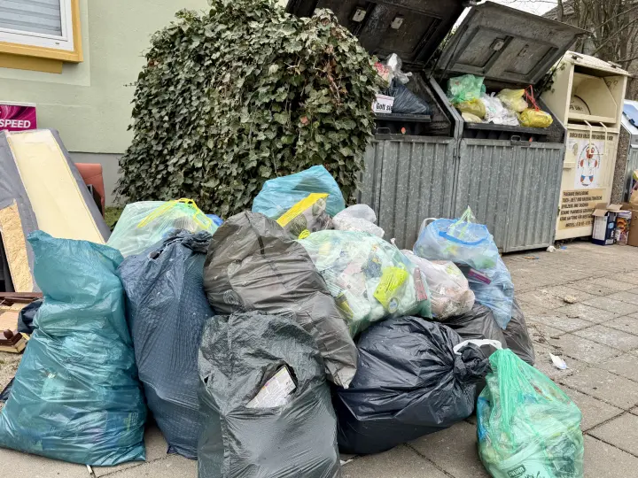 Warum Abfallberge und Tonnen nach Alba-Streik stehen bleiben