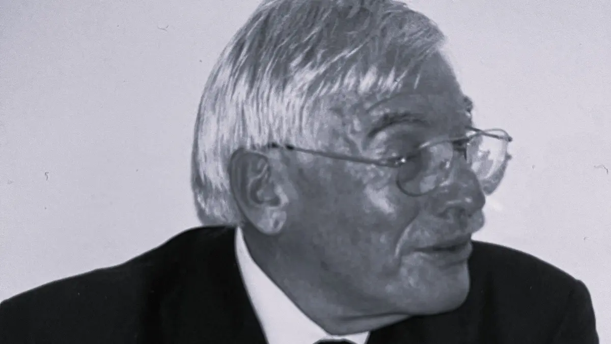 Prof. Dr. Christian Schwarz‑Schilling auf einem undatierten Porträt – die Aufnahme stammt vermutlich aus den 1990er‑Jahren.