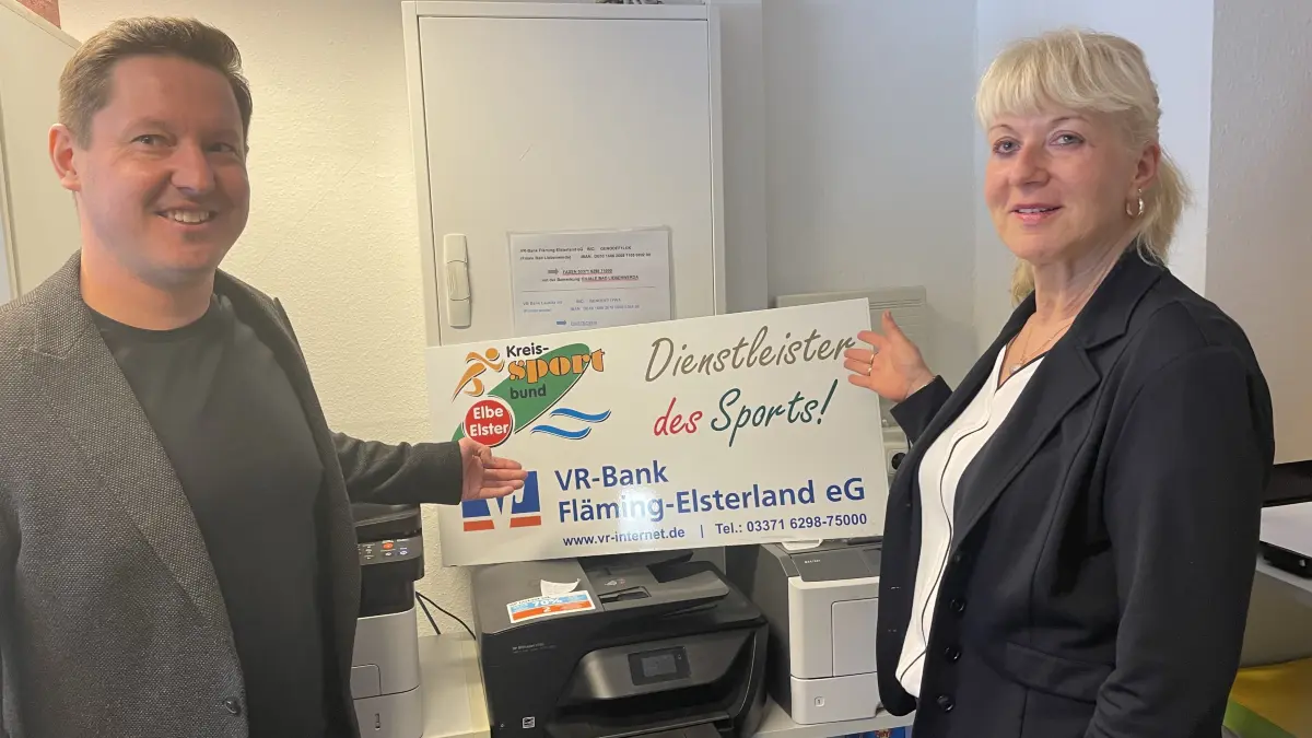 Hannes Walter zusammen mit Petra Köckritz im Büro des Kreissportbundes Elbe-Elster. Im gesellschaftlichen Leben läuft es bei Hannes Walter, wie läuft es im Arbeitsleben?