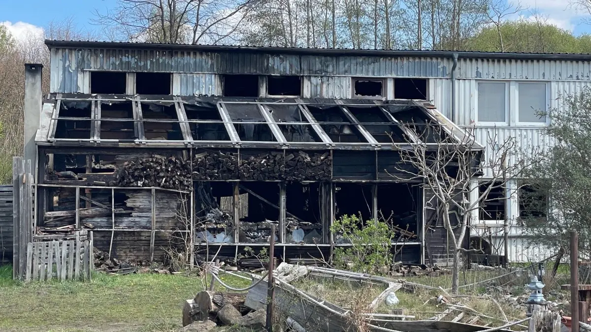 Es ist nichts mehr geblieben nach dem verheerenden Brand im Dojo, so nennen Kampfsportler ihr Domizil, in Elsterwerda.
