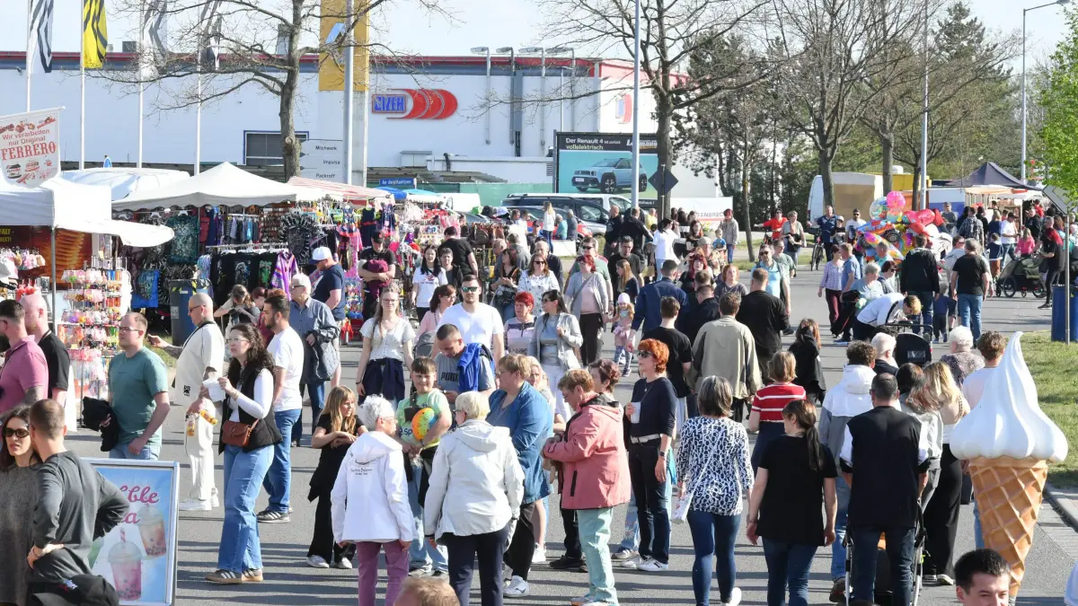 Das 27. Frühlingsfest in Elsterwerda war am vergangenen Samstag (18. April) gut besucht. Das Interesse konnte aber die Sorgenfalten bei Händlern und Schaustellern nicht glätten.