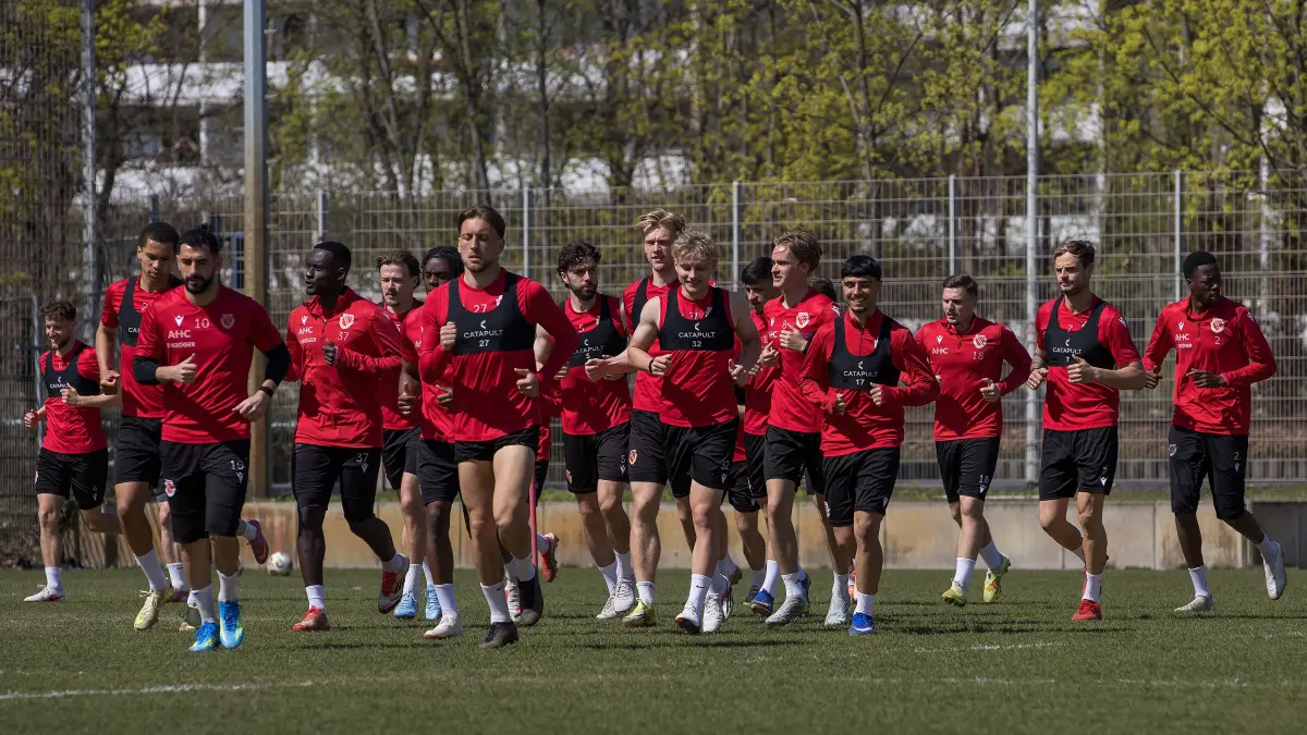 3. Liga - 2025/2026 - FC Energie Cottbus: Cottbus, Deutschland 18. April 2026:
3. Liga - 2025/2026 - FC Energie Cottbus
Im Bild: Die Mannschaft von Energie Cottbus beim Training.