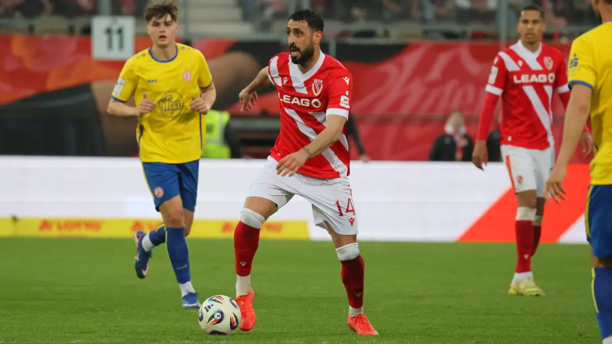 Fussball 3. Liga 2025/2026 FC Energie Cottbus - Rot-Weiss Essen: 14 Tolga Cigerci (Energie Cottbus)