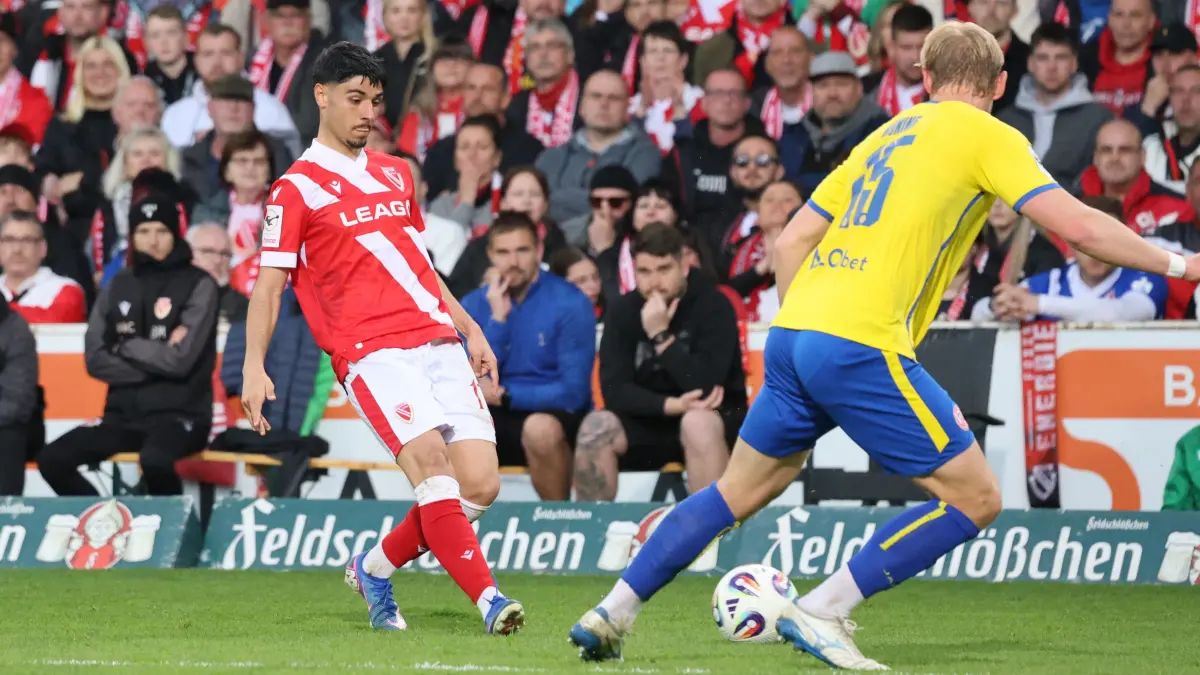 Fussball 3. Liga 2025/2026 FC Energie Cottbus - Rot-Weiss Essen: 17 Can Moustfa (Energie Cottbus)