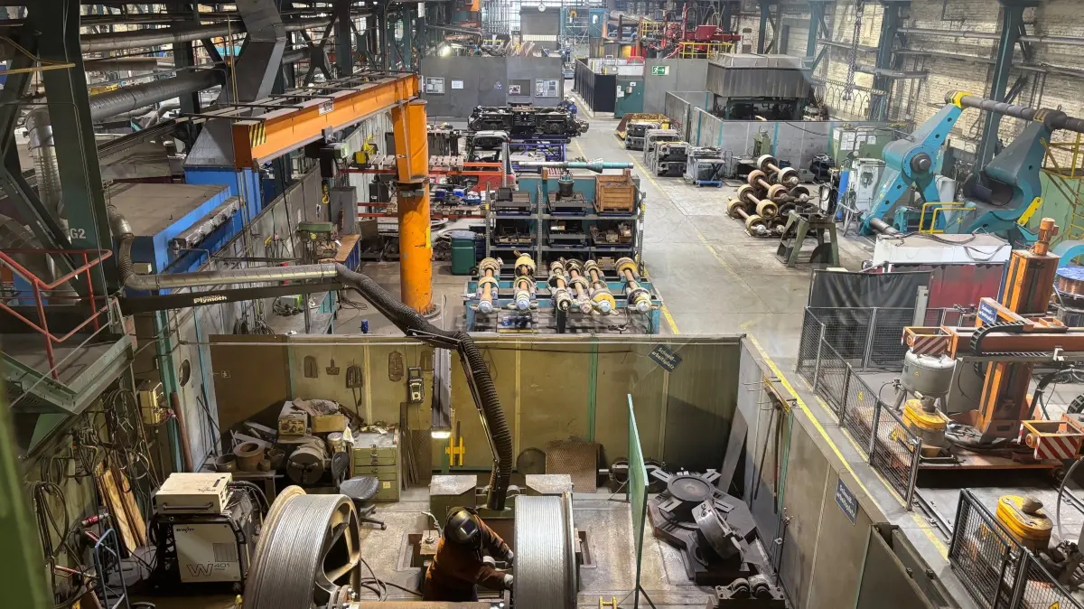 Blick in eine Halle der MCR Lausitz im Industriepark Schwarze Pumpe