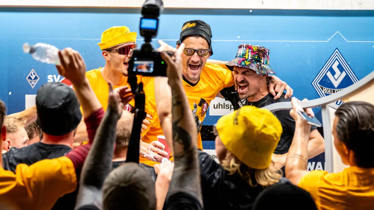 Die große Feier ist zum Greifen nahe: Dynamo Dresden könnte schon in zwei Wochen den Klassenerhalt in der 2. Bundesliga bejubeln.