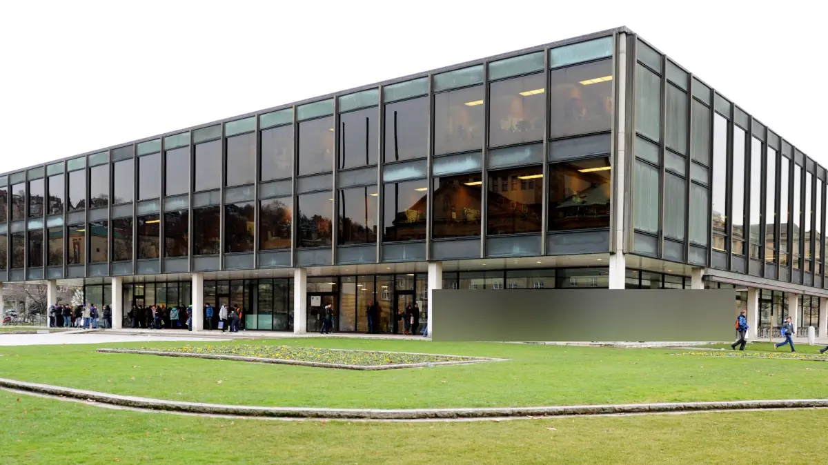 Der baden-württembergische Landtag in der Innenstadt von Stuttgart, aufgenommen am Dienstag (25.01.2011). Das Gebäude aus dem Jahre 1961 erscheint für die modernen Anforderungen zu klein, ein Parlamentsneubau würde bis zu 124 Millionen Euro kosten. Dies ergab ein Gutachten, über das das Landtagspräsidium beraten will. Foto: Bernd Weißbrod dpa/lsw (Zu lsw Thema des Tages vom 25.01.2011) ++ +++ dpa-Bildfunk +++