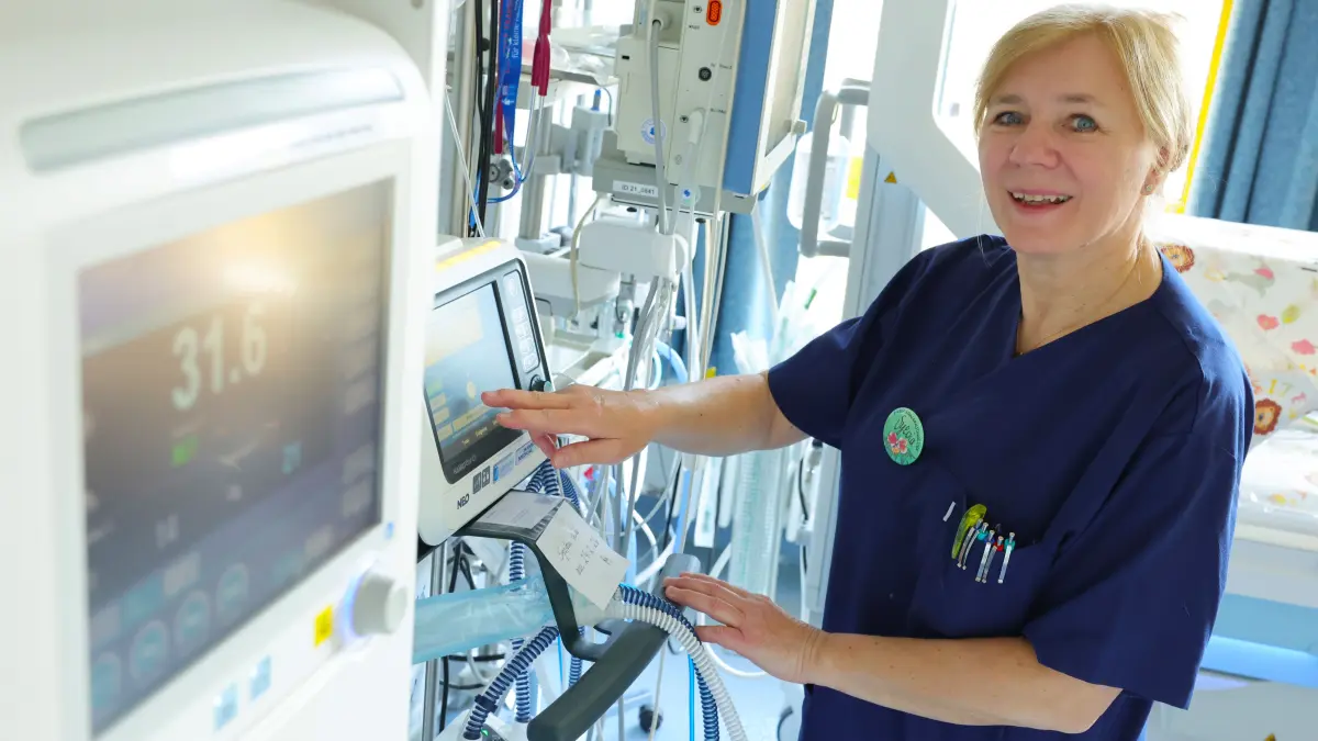 Kinderkrankenschwester aus Berufung: Fast fünf Jahrzehnte lang hat sich Sylvia Hain rührend um die kleinsten und größeren Patienten im Krankenhaus Lauchhammer gekümmert. Jetzt hat sie viele Pläne für ihren Ruhestand.