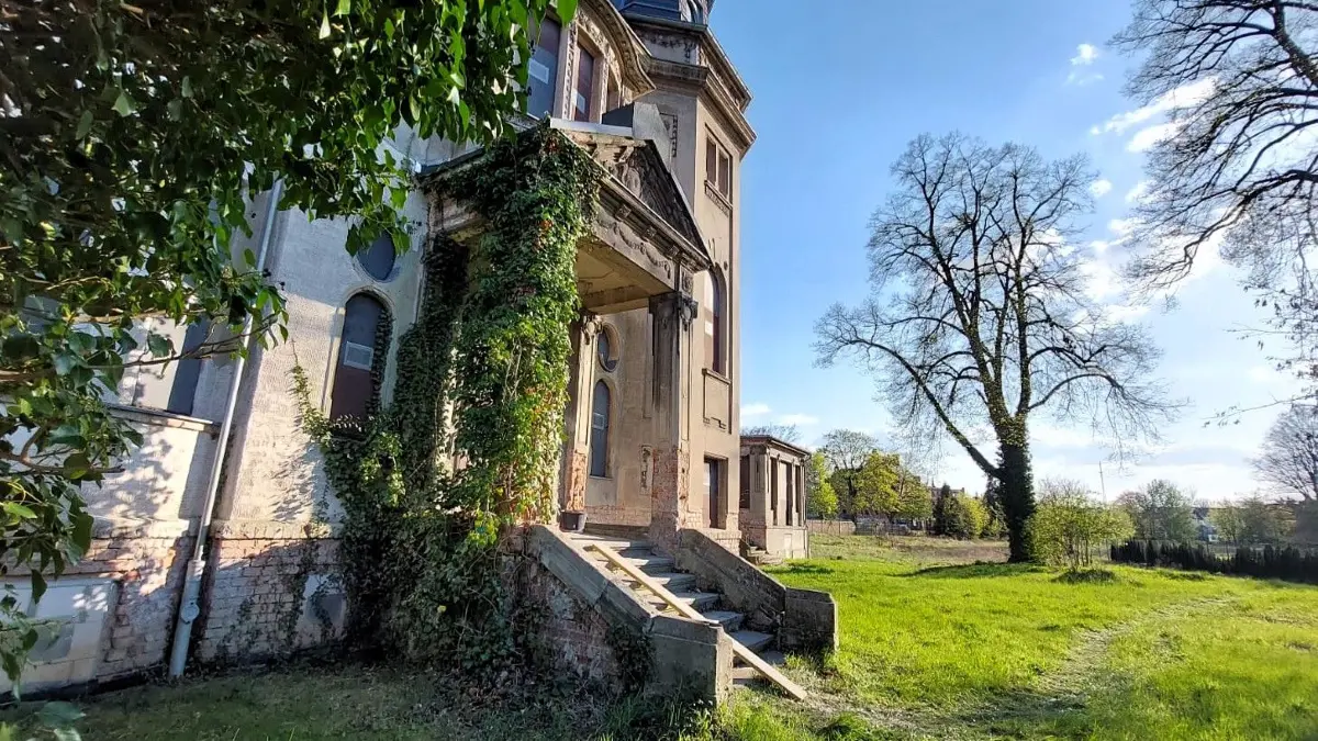 An der Alten Poststraße in Guben sollen die Angebote des Haus der Familie e. V. ein neues Domizil finden. Neben der Villa Lehmann entsteht in diesem Zuge auch eine neue Kita.