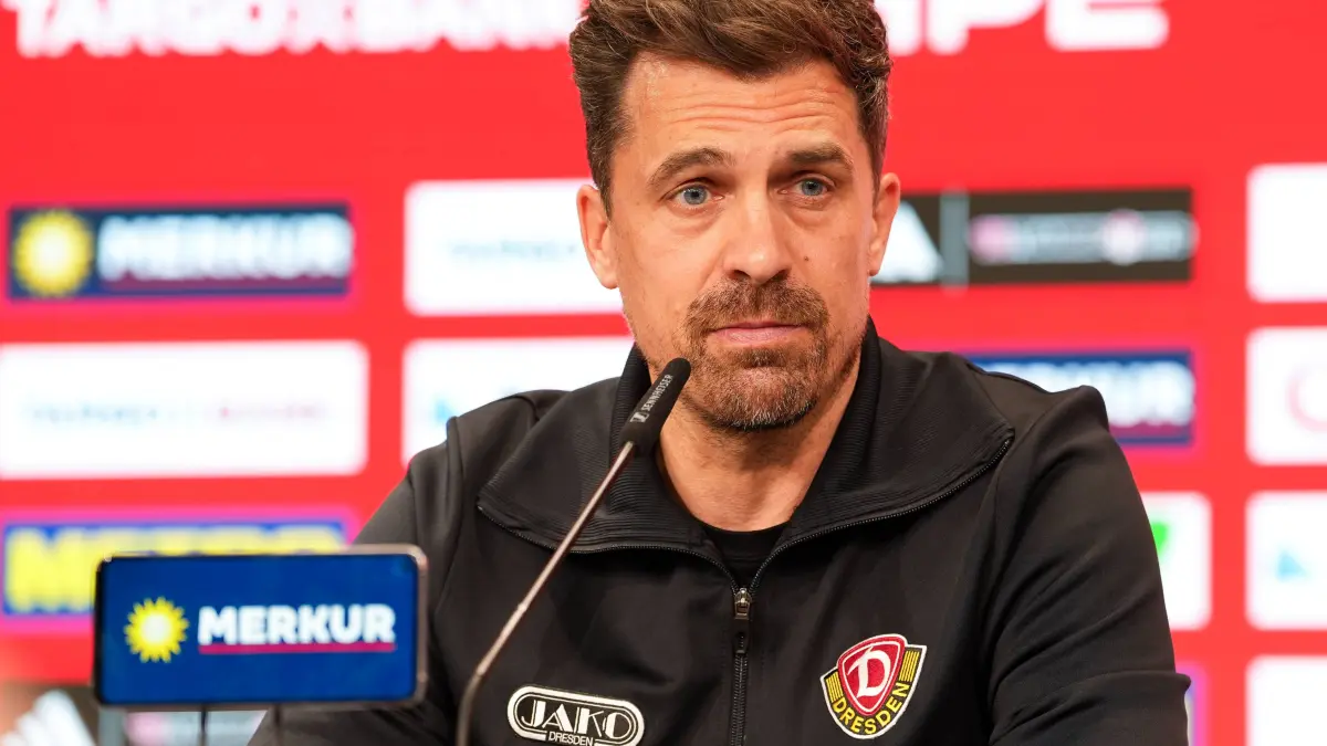 Thomas Stamm SG Dynamo Dresden, Cheftrainer during the post-match press conference, PK, Pressekonferenz Fortuna Duesseldorf vs SG Dynamo Dresden, 2. Bundesliga, 31. Spieltag, Saison 2025/2026, MERKUR SPIEL-ARENA, GER, 24.04.2026 DFL REGULATIONS PROHIBIT ANY USE OF PHOTOGRAPHS AS IMAGE SEQUENCES AND/OR QUASI-VIDEO Foto: HMB Media / Scott W. Coleman Duesseldorf MERKUR SPIEL-ARENA Nordrhein-Westfalen GER Copyright: xScottxW.xColemanx