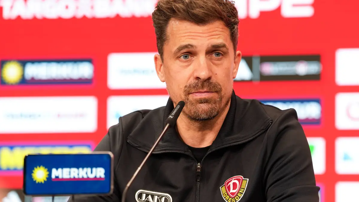Thomas Stamm SG Dynamo Dresden, Cheftrainer during the post-match press conference, PK, Pressekonferenz Fortuna Duesseldorf vs SG Dynamo Dresden, 2. Bundesliga, 31. Spieltag, Saison 2025/2026, MERKUR SPIEL-ARENA, GER, 24.04.2026 DFL REGULATIONS PROHIBIT ANY USE OF PHOTOGRAPHS AS IMAGE SEQUENCES AND/OR QUASI-VIDEO Foto: HMB Media / Scott W. Coleman Duesseldorf MERKUR SPIEL-ARENA Nordrhein-Westfalen GER Copyright: xScottxW.xColemanx
