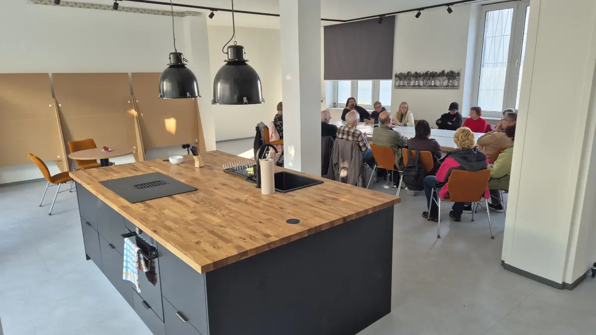 Die Werkstube in Weißwasser: Hier empfängt Oberbürgermeisterin Katja Dietrich die Anwohner zur Bürgerfragestunde. Auch eine Küche kann genutzt werden, um dabei ins Gespräch zu kommen.