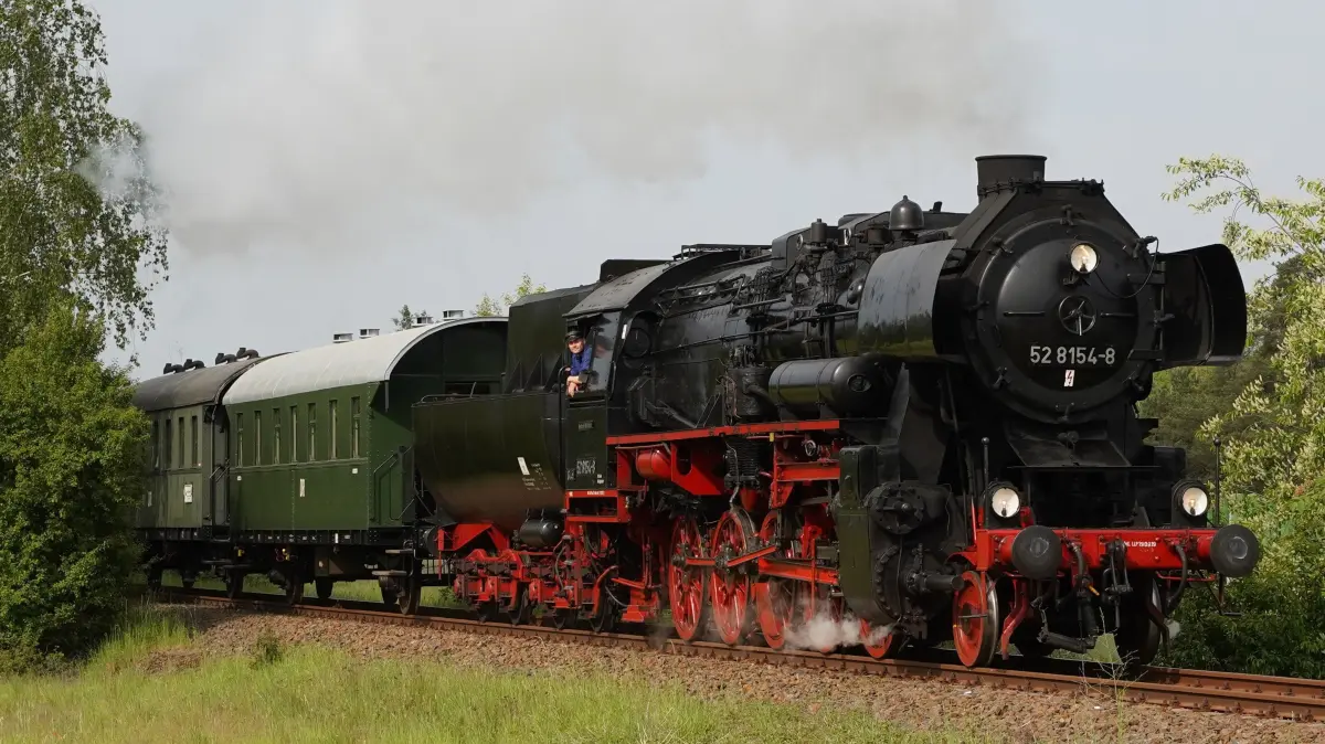Beim Fest des Vereins Kulturdampf in Luckau kommen Fans historischer Eisenbahnen auf ihre Kosten. Auch eine Dampflok ist vor Ort.