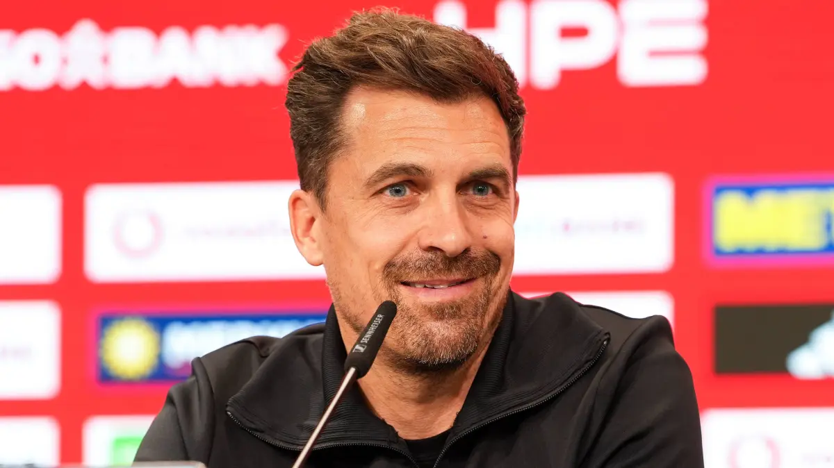 Thomas Stamm SG Dynamo Dresden, Cheftrainer during the post-match press conference, PK, Pressekonferenz Fortuna Duesseldorf vs SG Dynamo Dresden, 2. Bundesliga, 31. Spieltag, Saison 2025/2026, MERKUR SPIEL-ARENA, GER, 24.04.2026 DFL REGULATIONS PROHIBIT ANY USE OF PHOTOGRAPHS AS IMAGE SEQUENCES AND/OR QUASI-VIDEO Foto: HMB Media / Scott W. Coleman Duesseldorf MERKUR SPIEL-ARENA Nordrhein-Westfalen GER Copyright: xScottxW.xColemanx