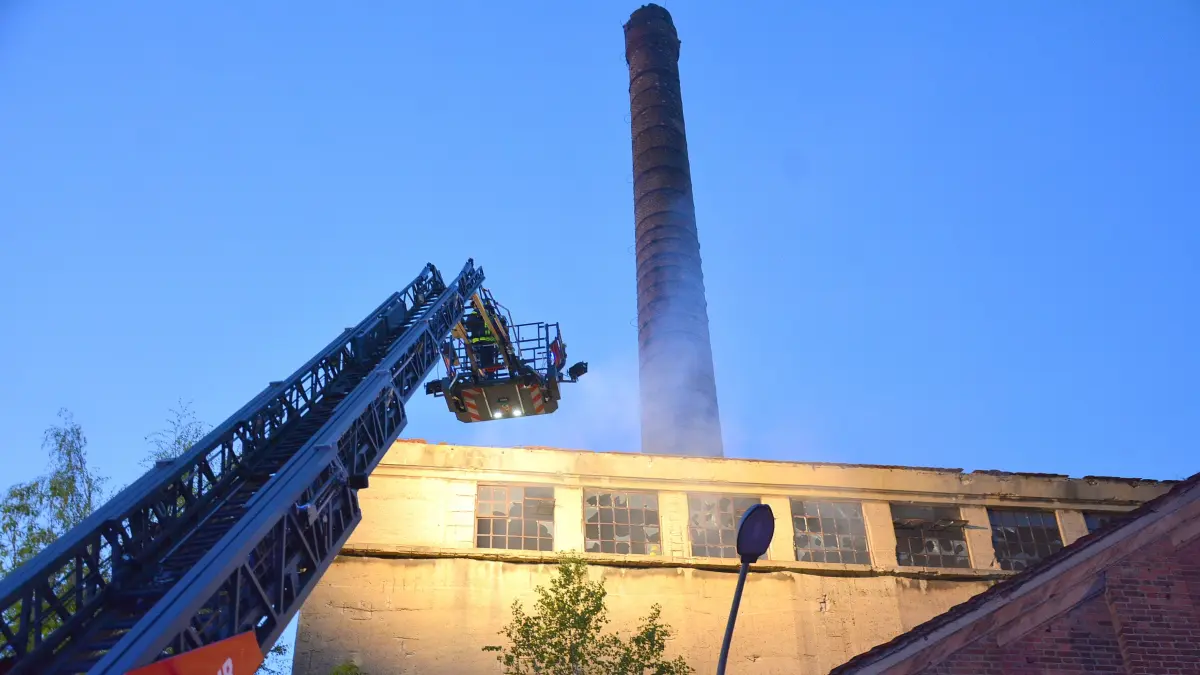 Der alte Kohlebunker in Spremberg brennt.