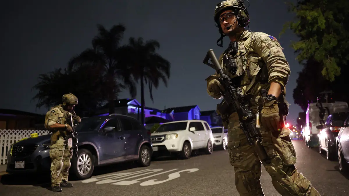 An FBI tactical team prepares to enter a house associated with the suspected White House Correspondents’ Dinner shooter in Torrance, California, on April 25, 2026. US President Donald Trump said April 25 he would give a press conference from the White House press briefing room, shortly after a shooting incident at a gala dinner in Washington. The press conference is set to take place shortly after 10 p.m. (0200 GMT), Trump wrote on his Truth Social platform, adding: "The First Lady, plus the Vice President, and all Cabinet members, are in perfect condition." (Photo by Patrick T. Fallon / AFP)