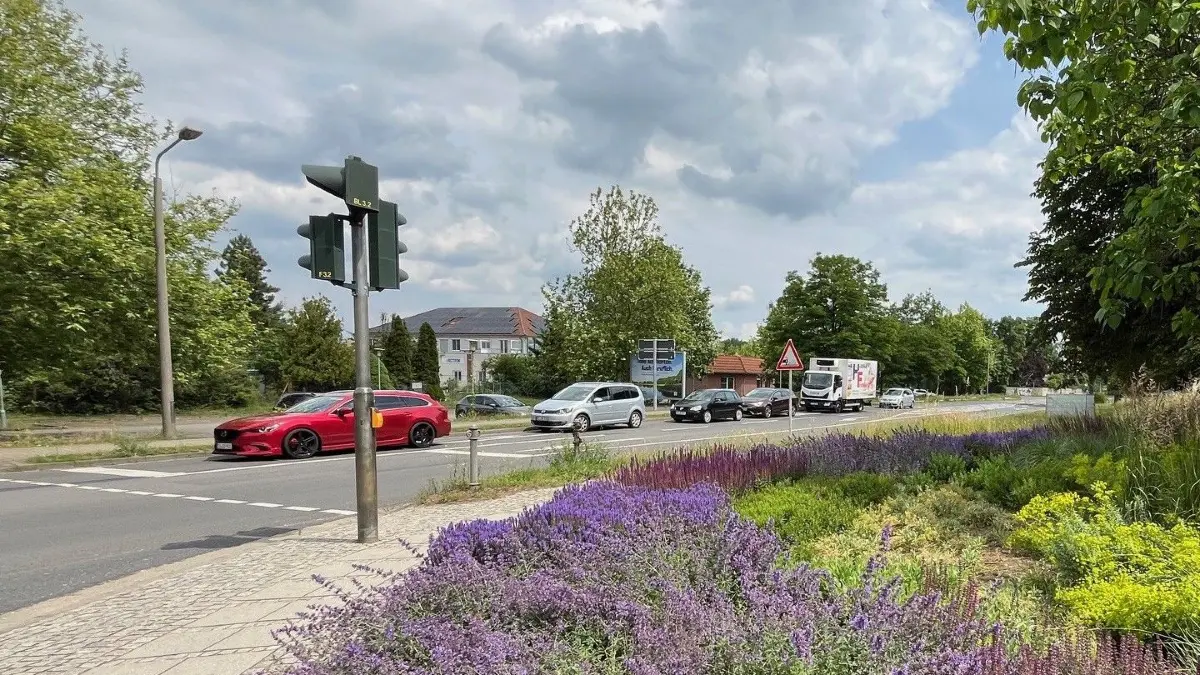 Lange Rotphasen an der Leipziger Straße sorgen für Frust im Verkehr. Wann werden die Ampeln umgeschaltet?