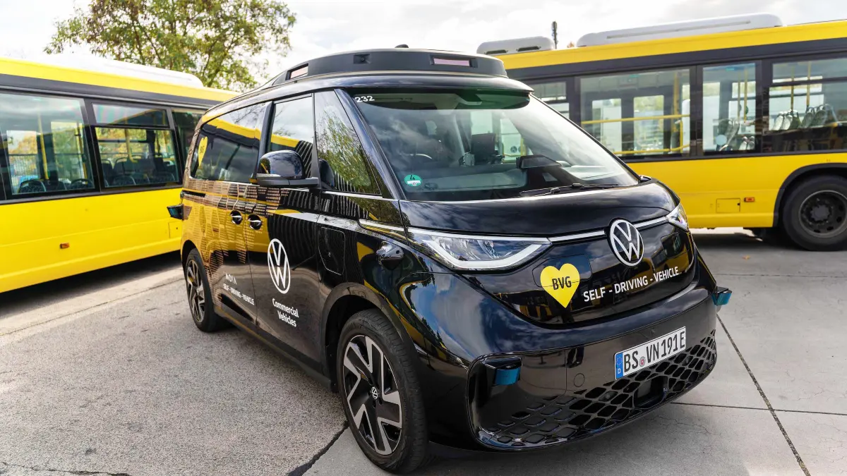 Dieser VW-Kleinbus der BVG in Berlin fährt ohne Fahrer.