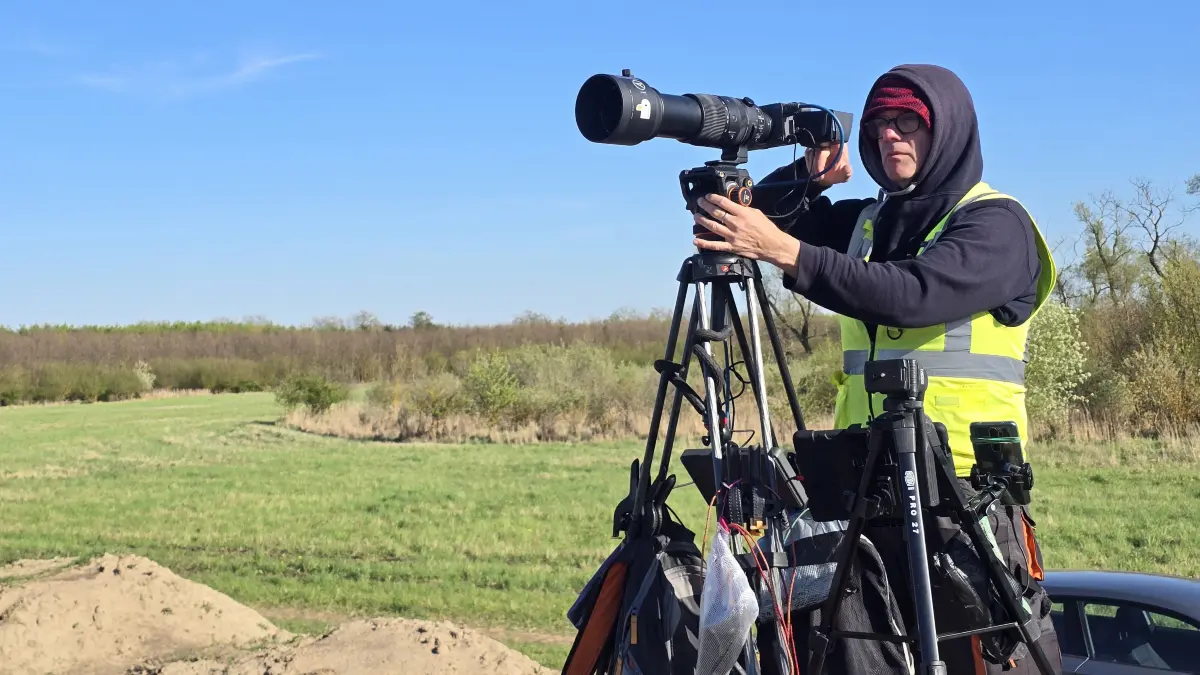 Thomas Job, steht hinter den Plane Spotter Accounts von Fluggesellschaft.de. Bei seinen Streams vom BER schauen tausende zu