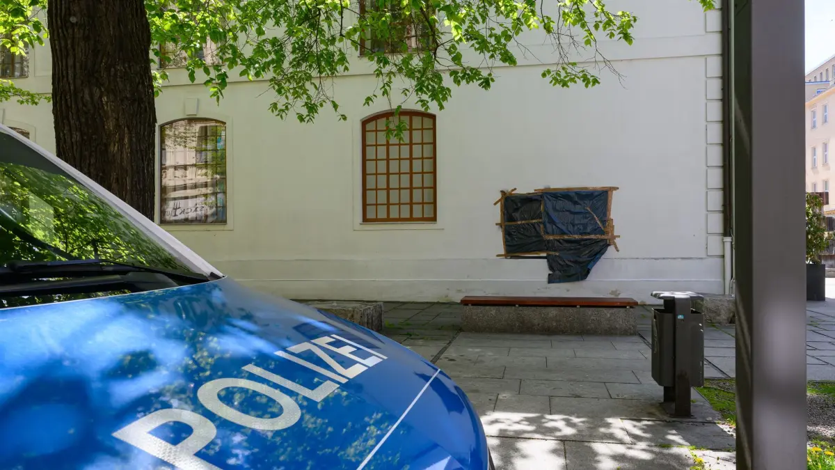 Synagoge in Cottbus mit Hakenkreuz beschmiert
