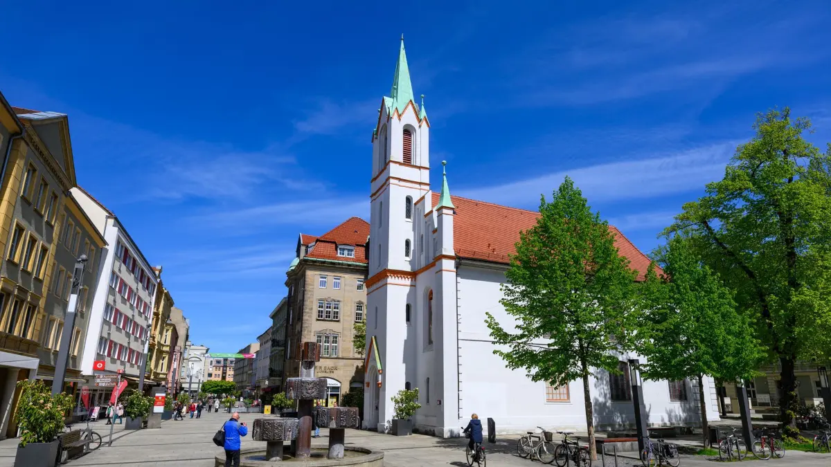 Synagoge in Cottbus mit Hakenkreuz beschmiert