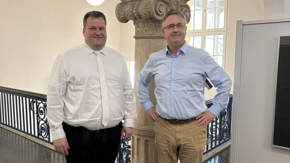 Amtsgericht Weißwasser. Richter Christoph Pietryka (r.) und Richter Alex Theilich (l.) nach einem Interview zum Fall Kriminaloberkommissar Thomas P.