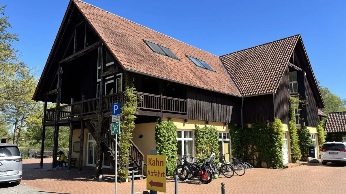 In der ehemaligen Tourist Information auf der Schlossinsel Lübben eröffnet das Ladencafé »Spreewaldstübchen« am 1. Mai 2026.